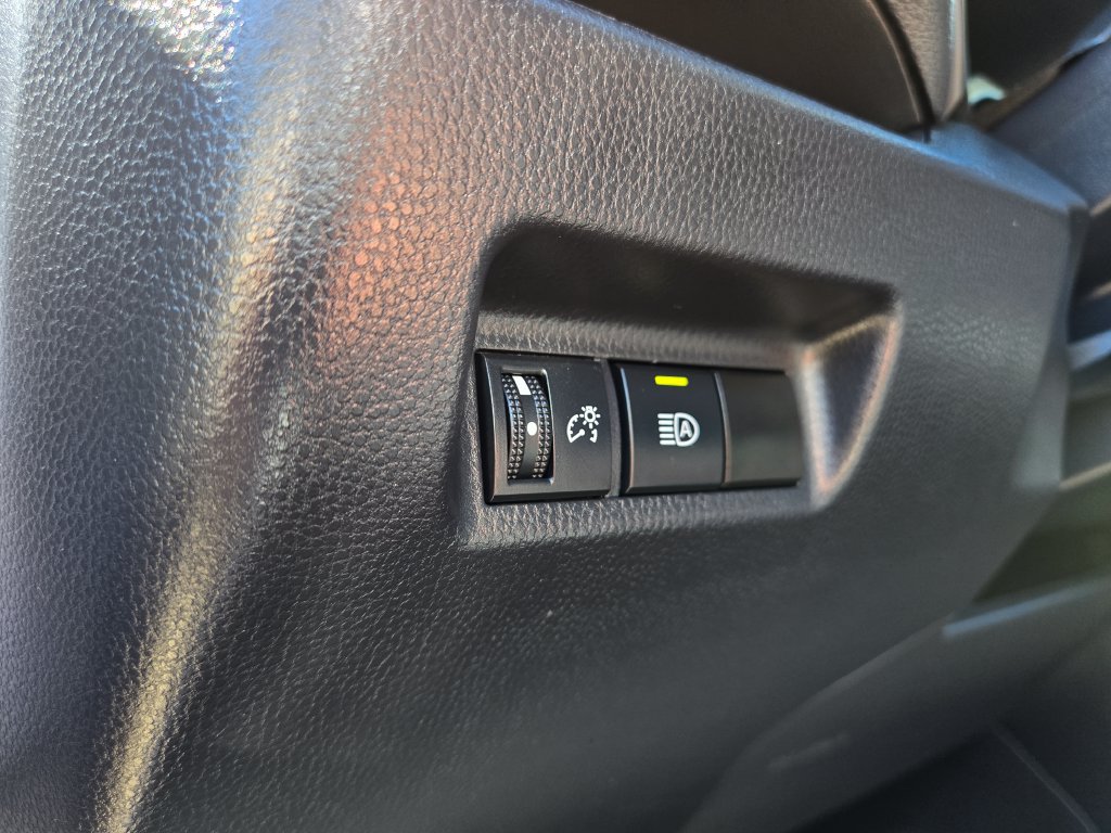 Used 2025 Toyota RAV4 XLE AWD/4WD image 18