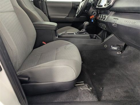 Used 2022 Toyota Tacoma SR image 31