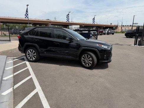 Used 2020 Toyota RAV4 XLE Premium w/ Carpet Mat Package AWD/4WD image 16