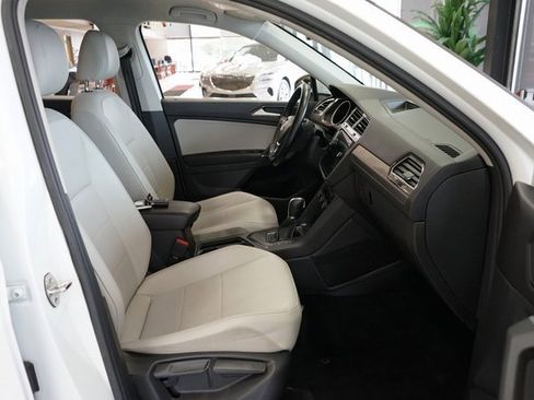 Used 2018 Volkswagen Tiguan SE image 39