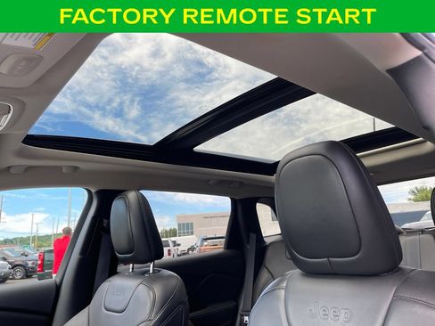 Used 2017 Jeep Cherokee Limited AWD/4WD image 12