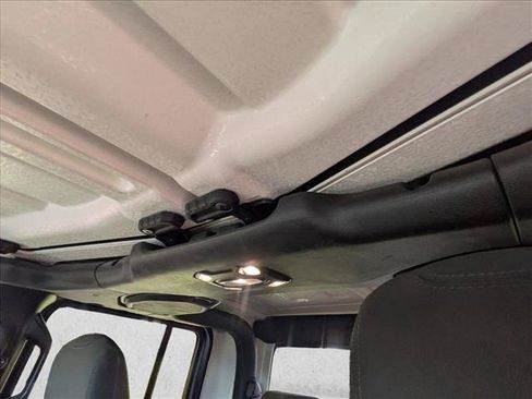 Used 2022 Jeep Gladiator Sport AWD/4WD image 21