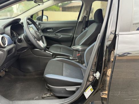 Used 2023 Nissan Versa SV FWD image 9