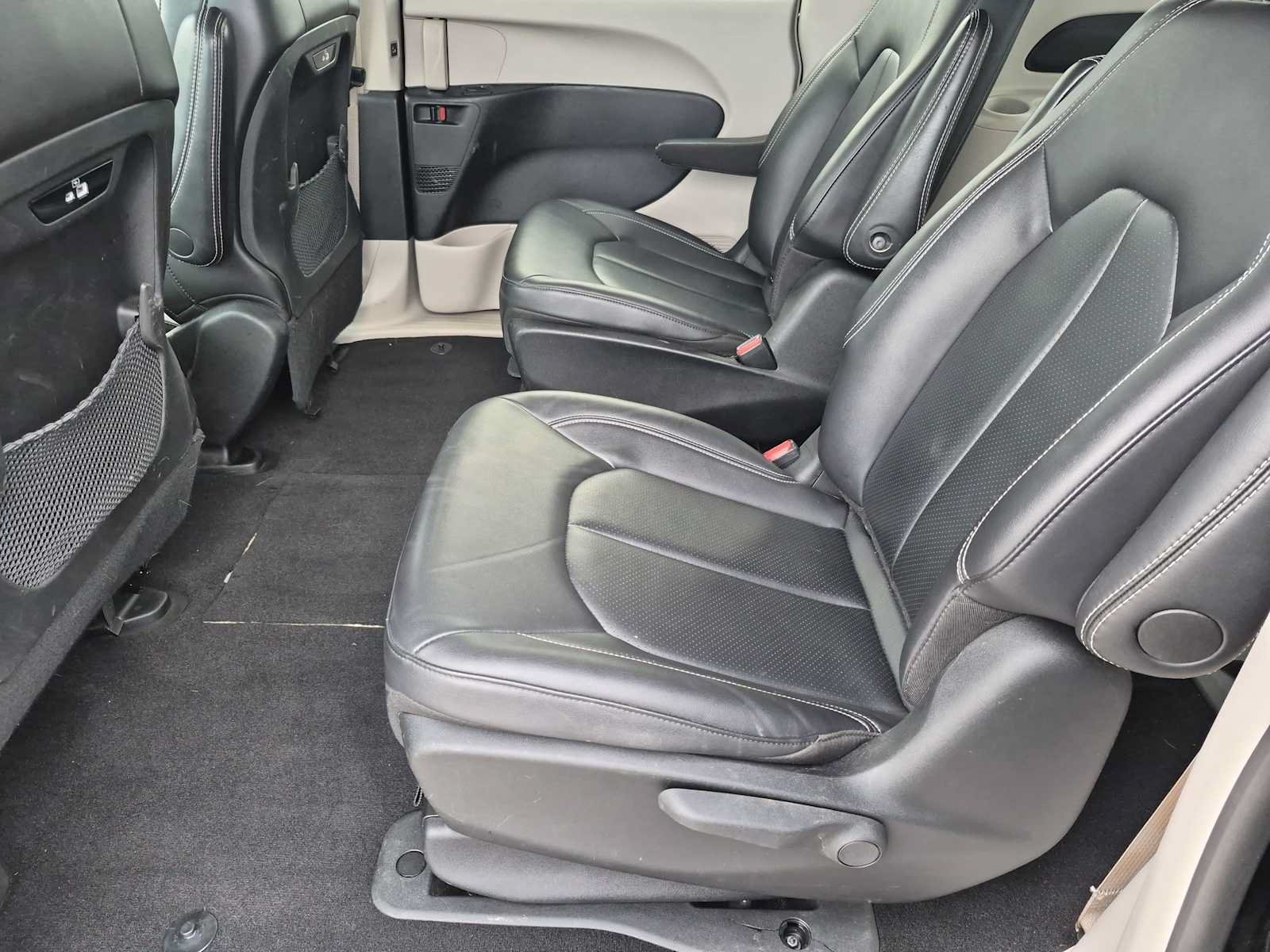 Used 2024 Chrysler Pacifica Limited FWD image 19