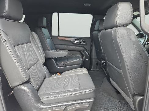 Used 2025 GMC Yukon XL Denali AWD/4WD image 11