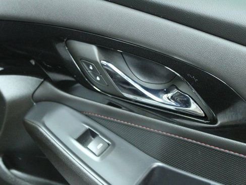 Used 2022 Chevrolet Traverse RS image 12