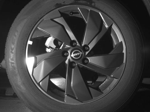 Used 2025 Nissan Rogue SV FWD image 18