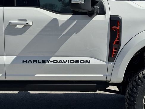 New 2026 Ford F250 Lariat w/ Black Appearance Package image 4