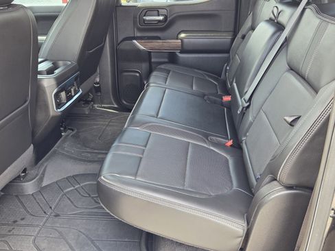 Used 2022 Chevrolet Silverado 1500 High Country w/ Technology Package image 5