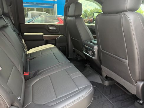 Used 2022 Chevrolet Silverado 2500 High Country w/ Z71 Off-Road Package AWD/4WD image 8