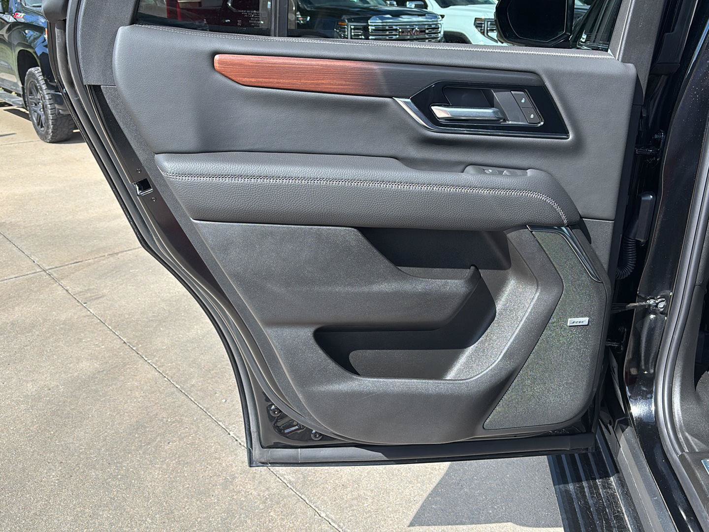 Used 2026 GMC Yukon Denali w/ Sun & Power Step Package AWD/4WD image 18
