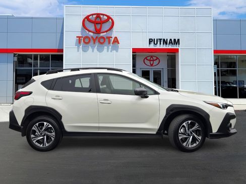 Used 2024 Subaru Crosstrek 2.0i Premium image 3