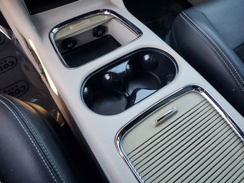 Used 2020 Dodge Grand Caravan SXT image 29