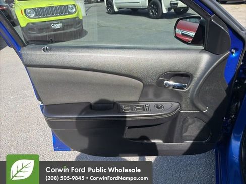 Used 2013 Dodge Avenger SE FWD image 11