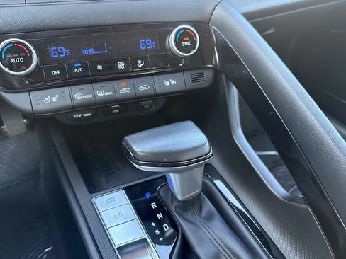 Used 2022 Hyundai Elantra Limited FWD image 22