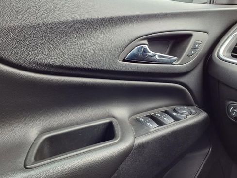 Used 2024 Chevrolet Equinox LT image 19