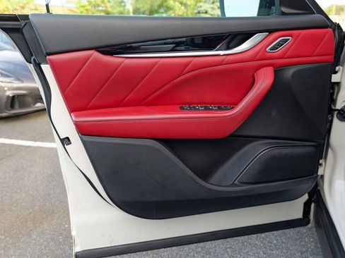 Used 2019 Maserati Levante image 16