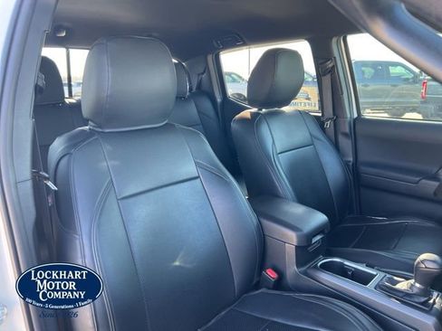 Used 2018 Toyota Tacoma TRD Sport w/ Technology Package image 36