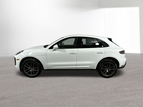 Used 2023 Porsche Macan Base image 29