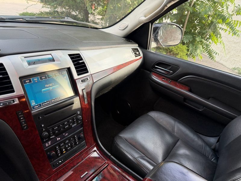 Used 2009 Cadillac Escalade AWD image 13