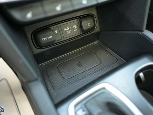 Used 2020 Hyundai Santa Fe Limited AWD/4WD image 4