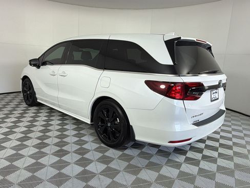 Used 2024 Honda Odyssey Sport image 3