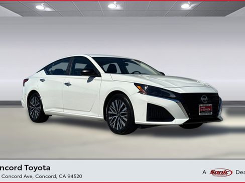 Used 2025 Nissan Altima 2.5 SV image 1