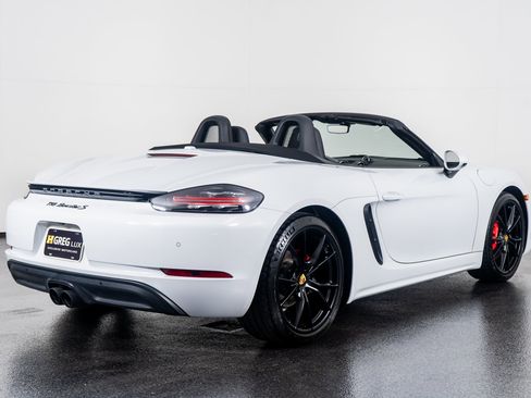 Used 2022 Porsche 718 Boxster S image 11