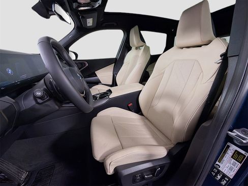 Used 2025 BMW X3 xDrive30i w/ Premium Package image 11