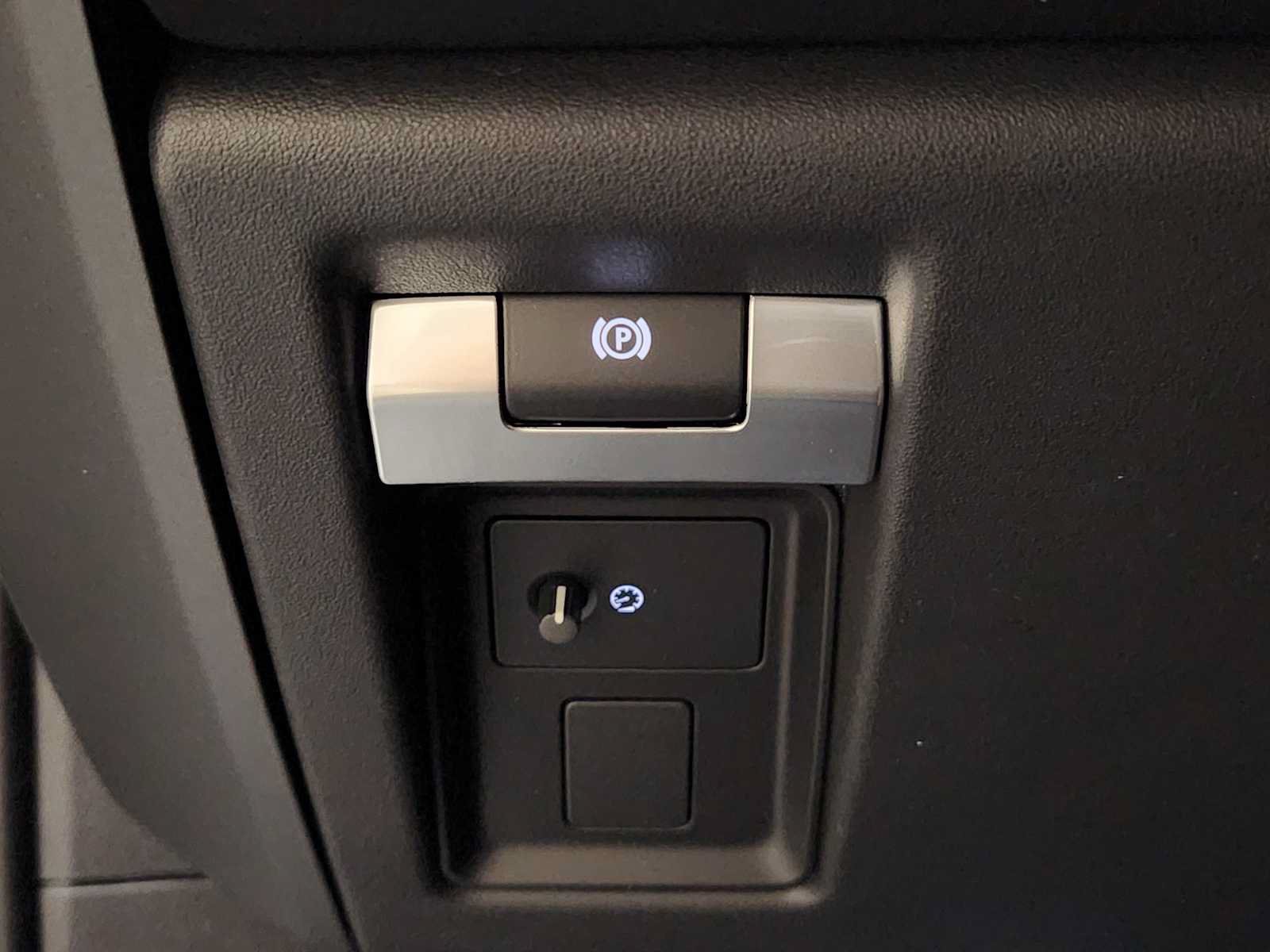 New 2026 Land Rover Defender 110 S AWD/4WD image 21