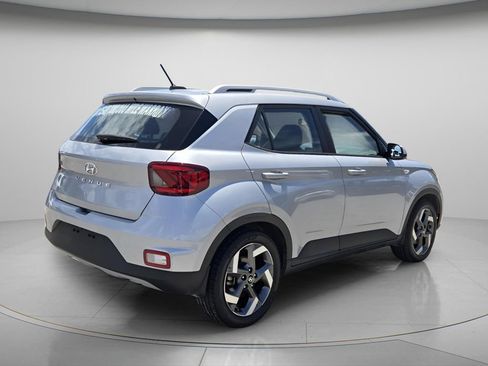 Used 2023 Hyundai Venue SEL FWD image 8