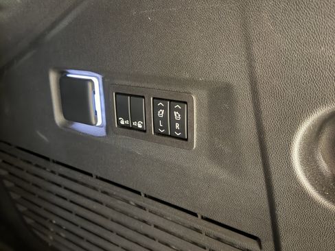 Used 2023 GMC Yukon Denali Ultimate image 33