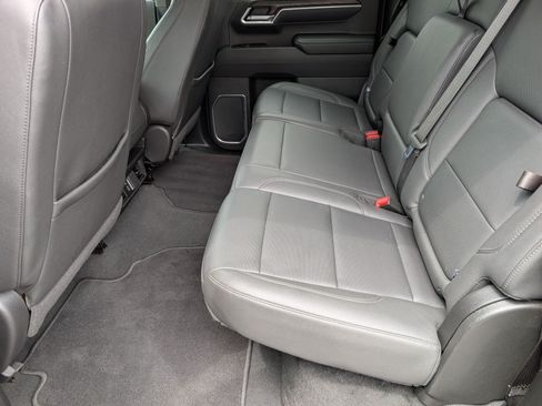 Used 2025 GMC Sierra 1500 SLT AWD/4WD image 27