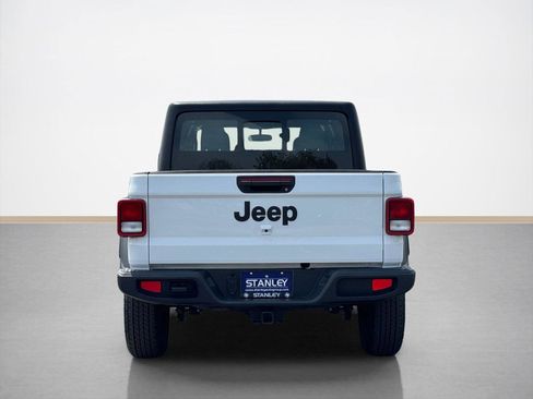 Used 2024 Jeep Gladiator Sport AWD/4WD image 6