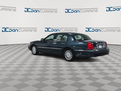 Used 2003 Lincoln Town Car Signature RWD image 6