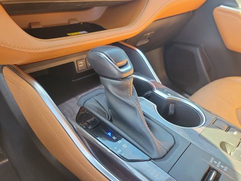 Used 2023 Toyota Highlander Platinum image 24