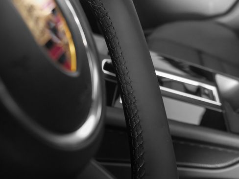 Certified 2025 Porsche Macan image 30