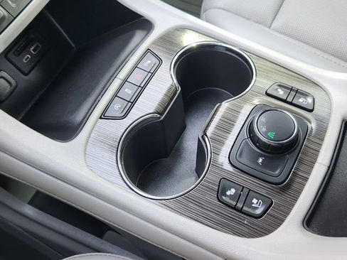 Used 2023 GMC Acadia SLT w/ Preferred Package image 21