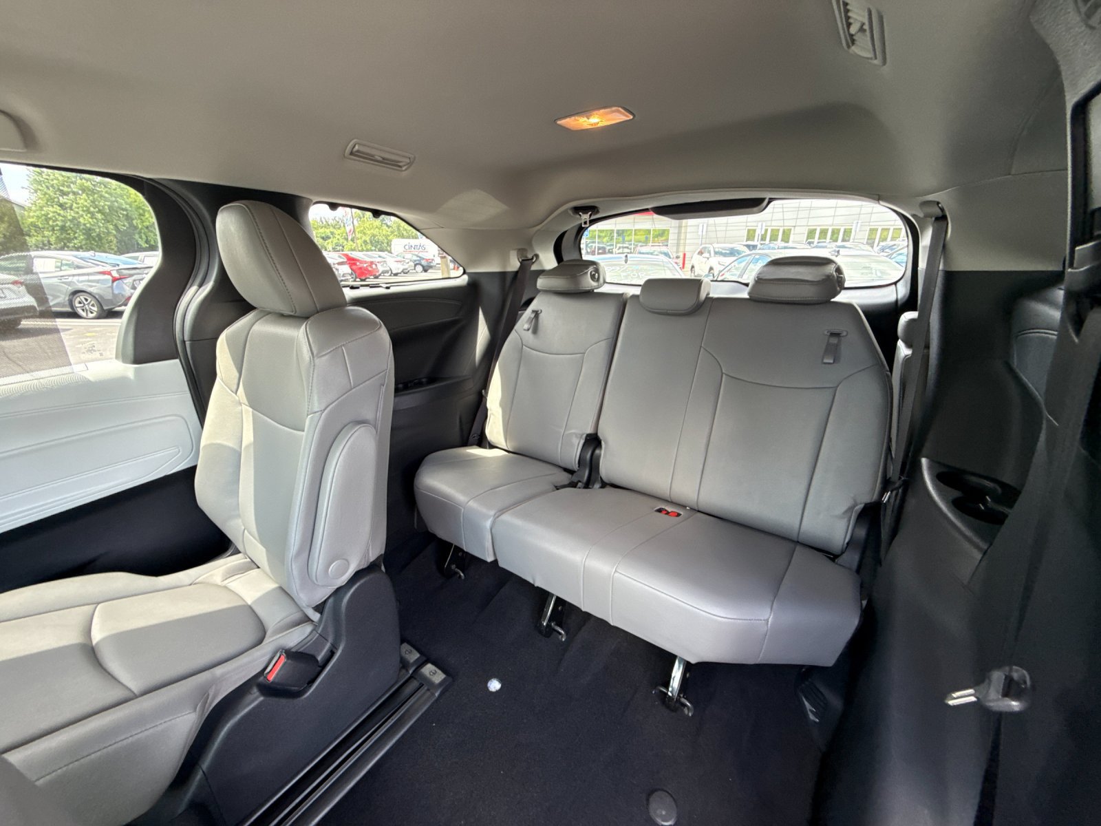 Used 2026 Toyota Sienna XLE FWD image 22