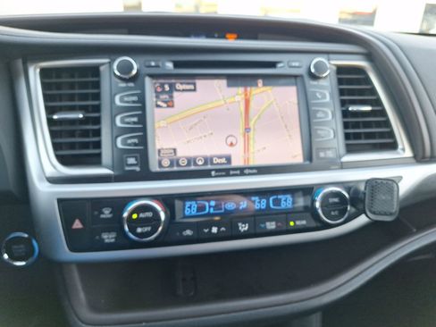 Used 2019 Toyota Highlander Limited image 29