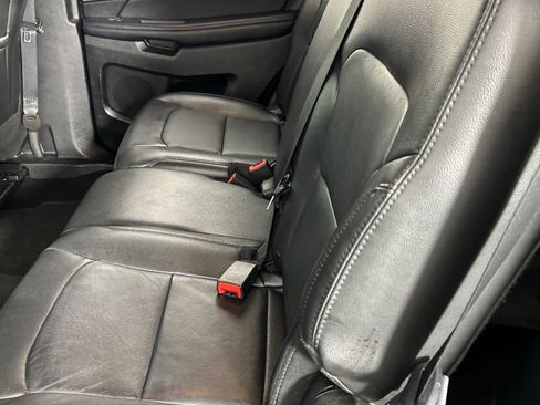 Used 2018 Ford Explorer XLT w/ Equipment Group 202A FWD image 17