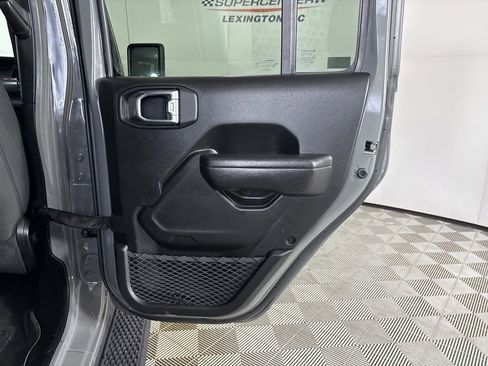 Used 2022 Jeep Gladiator Sport image 23