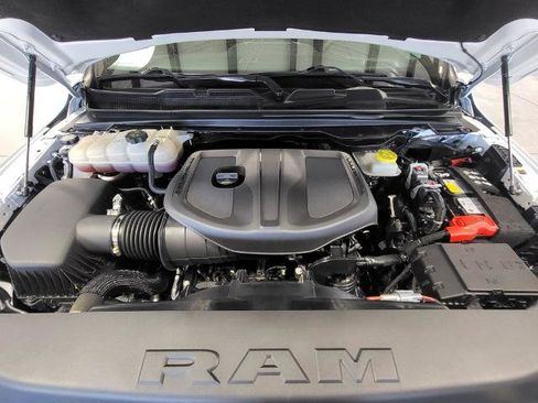 Used 2025 RAM 1500 Laramie AWD/4WD image 9