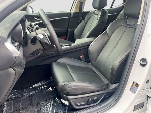 Used 2025 Genesis G70 2.5T image 21