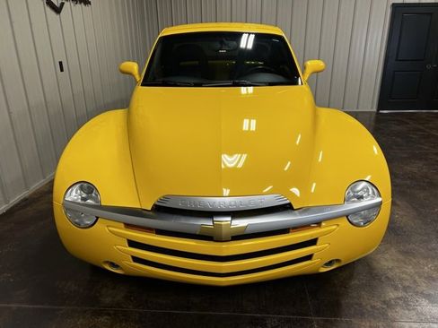 Used 2003 Chevrolet SSR w/ Preferred Equipment Group image 3