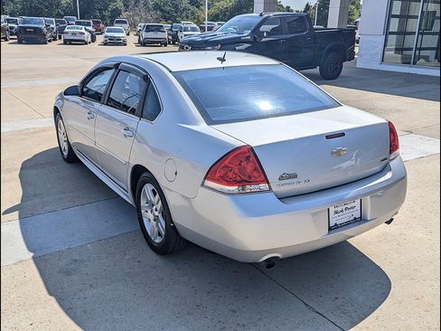 Used 2015 Chevrolet Impala LT w/ LT Sunroof Package FWD image 9