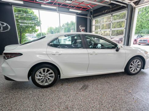 Used 2021 Toyota Camry LE FWD image 4
