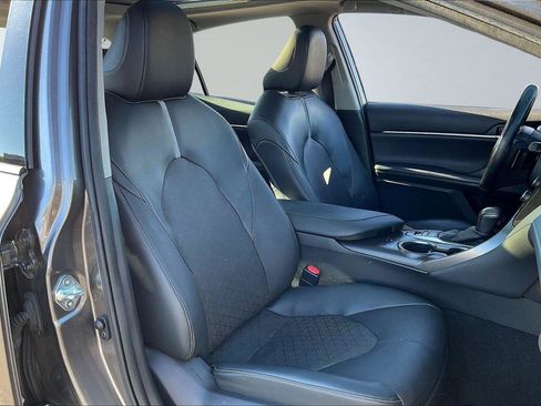 Used 2022 Toyota Camry XSE image 7