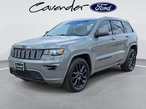 Used 2022 Jeep Grand Cherokee Laredo X image 1