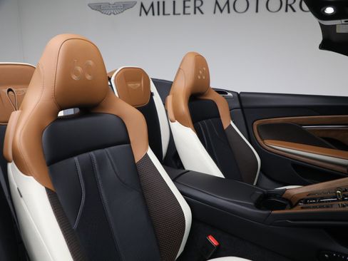 New 2026 Aston Martin DB12 Volante image 34